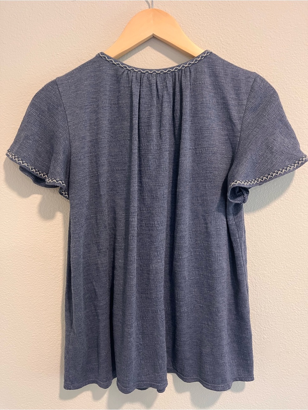 Max Studio Washed Navy Smocked Short-Sleeve Women's Top Small Flutter Sleeve - Picture 2 of 8